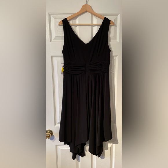 Black dress - Picture 2 of 4